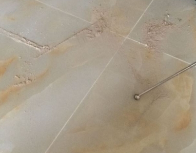 洞口瓷砖空鼓维修公司分享粘合剂选择不当在瓷砖铺贴过程中可能导致以下问题